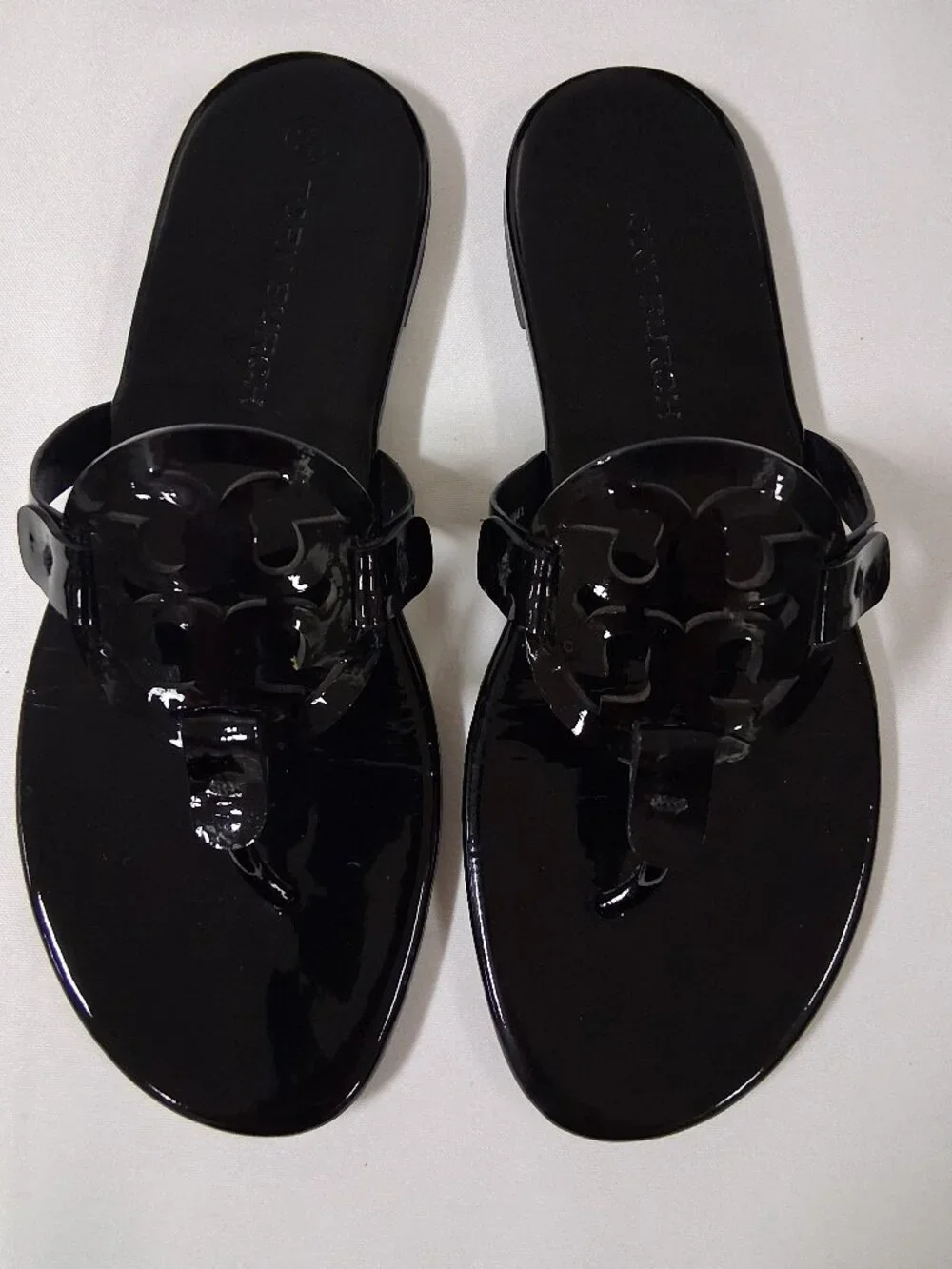 Tory Burch Women’s Miller Patent Thong Sandal – Black Size 8.5